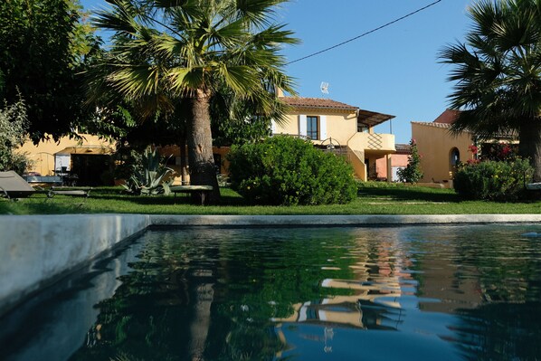 Outdoor pool - Le Clos BB (Saint-Cyr-sur-Mer)