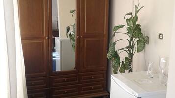 Deluxe Junior Suite | Minibar, in-room safe, desk, iron/ironing board