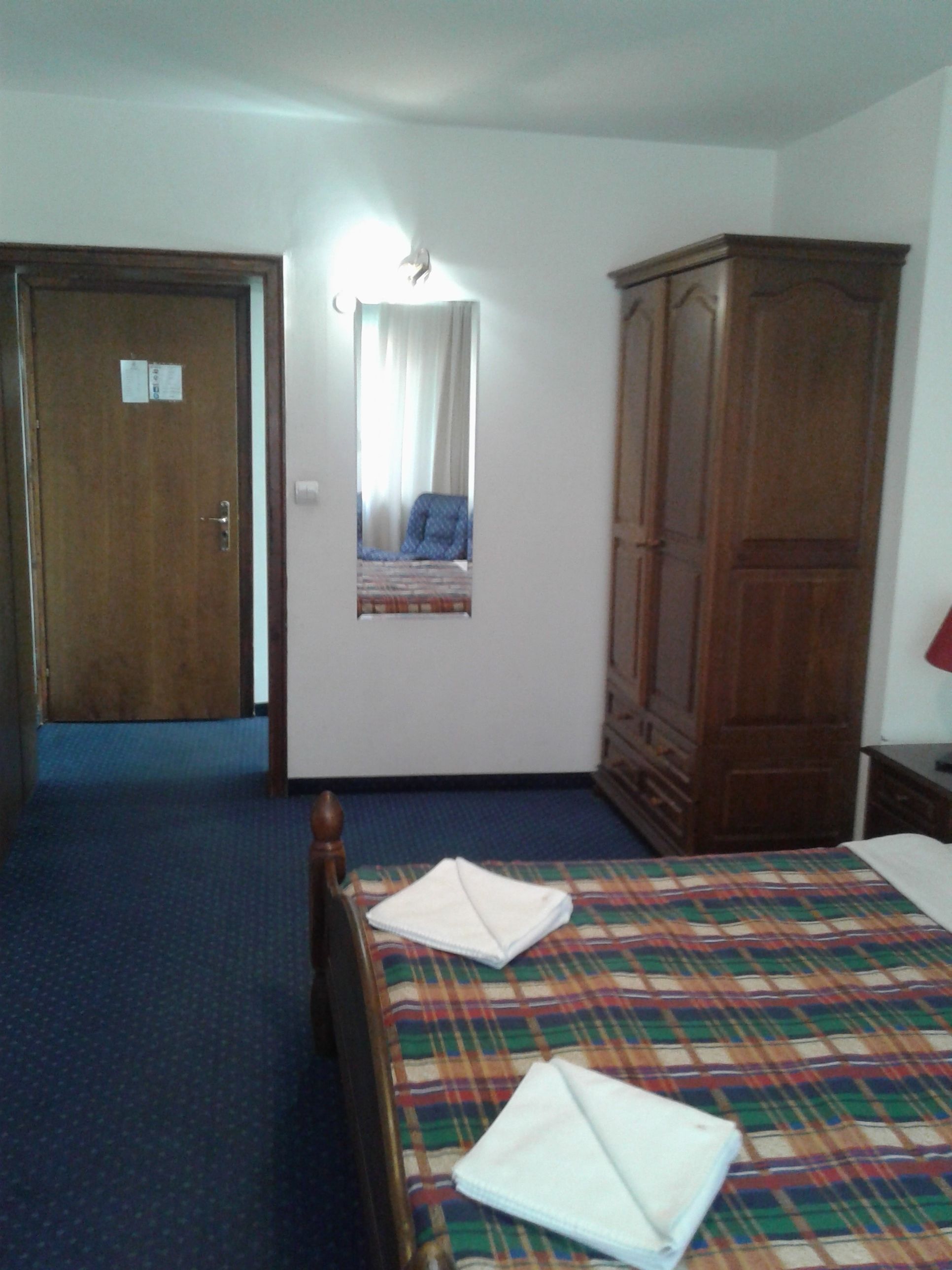 deluxe double room | minibar, in-room safe, desk, iron/ironing board