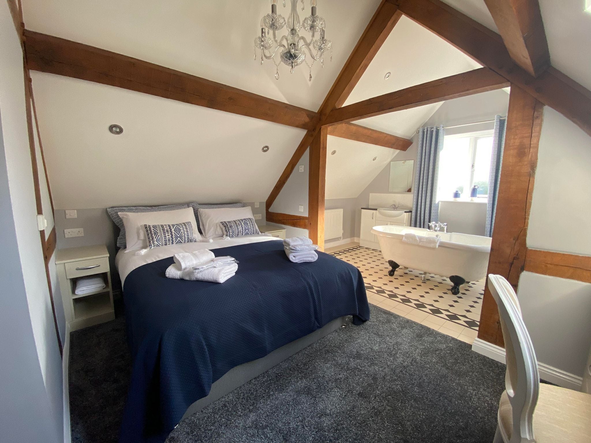 Executive Suite | Individually decorated, individually furnished, desk, iron/ironing board