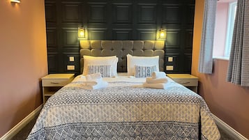 Quarto casal luxo | 2 quartos, individualmente decorados, individualmente mobiliados