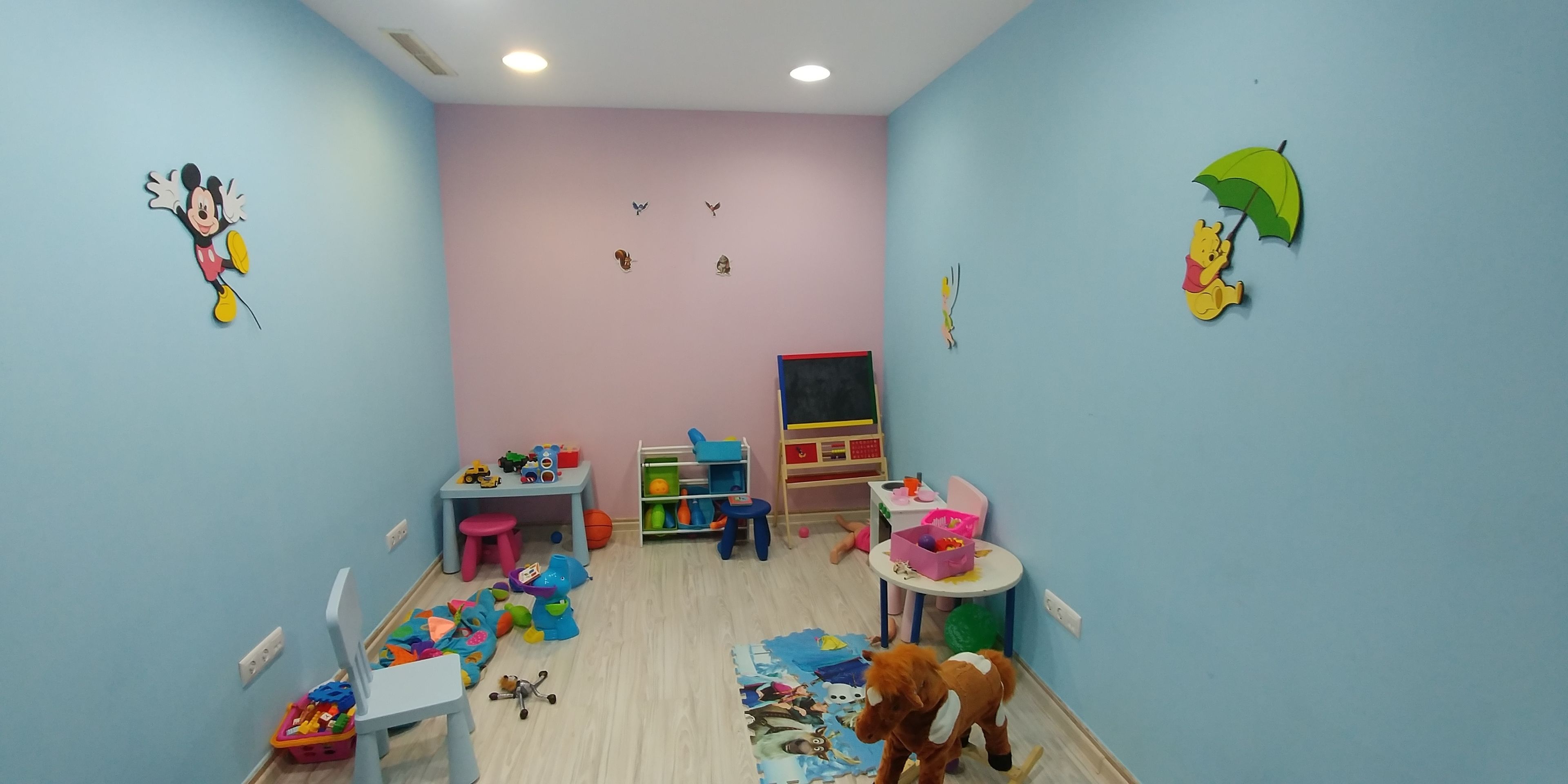 Área de juegos infantiles techada