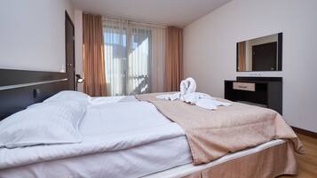 Minibar, escritorio, sistema de insonorización y wifi gratis