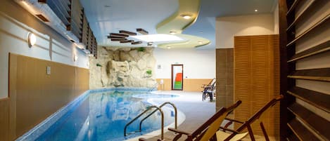 Piscine couverte, couloir de nage