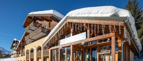 Fachada de la propiedad