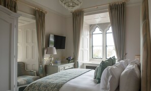 Deluxe Castle Bedroom | In-room safe, individually decorated, individually furnished, desk - Kilkea Castle (Kilkea)