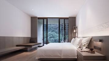 Minibar (mit einigen kostenlosen Artikeln), Zimmersafe