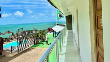 Quarto triplo econômico | Frigobar, cortinas blackout, ferros/tábuas de passar roupa