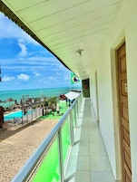 Quarto triplo econômico | Frigobar, cortinas blackout, ferros/tábuas de passar roupa