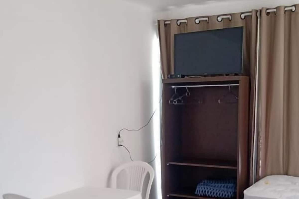 Minibar, rideaux occultants, fer et planche Ă repasser, Wi-Fi gratuit