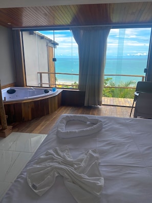 Quarto luxo, vista para o mar, no piso térreo | Frigobar, cortinas blackout, ferros/tábuas de passar roupa