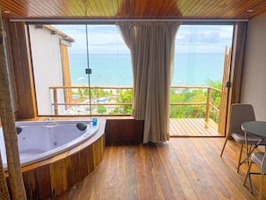 Quarto luxo, vista para o mar, no piso térreo | Frigobar, cortinas blackout, ferros/tábuas de passar roupa