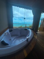 Quarto luxo, vista para o mar, no piso térreo | Frigobar, cortinas blackout, ferros/tábuas de passar roupa