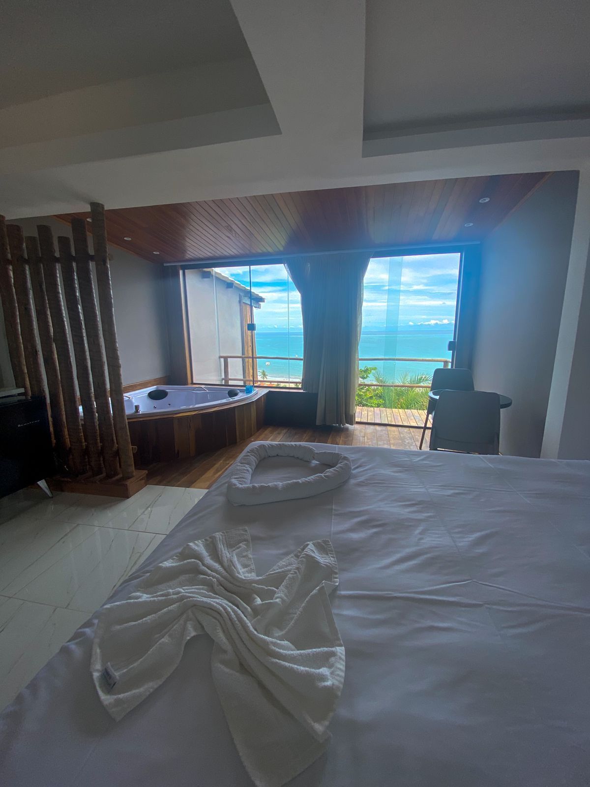 Quarto luxo, vista para o mar, no piso térreo | Frigobar, cortinas blackout, ferros/tábuas de passar roupa