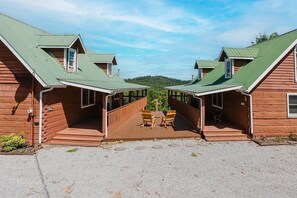 Cabin, 6 Bedrooms | Terrace/patio