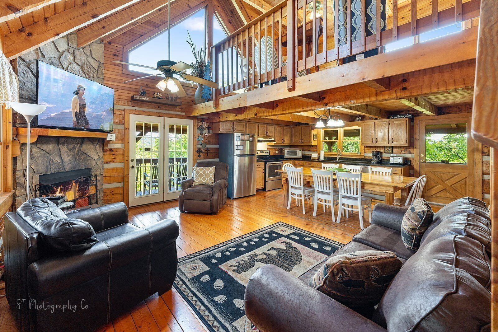 Mökki, 6 makuuhuonetta | Oleskelualue | Pöytätennispöytä