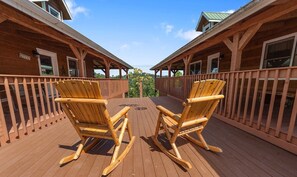 Cabin, 6 Bedrooms | Property grounds