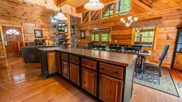 Cabin, 4 Bedrooms | Interior
