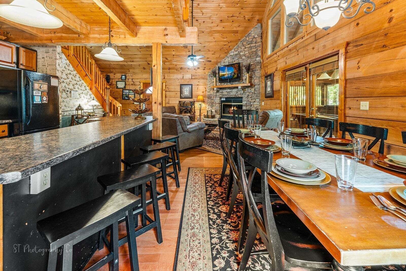 Cabin, 4 Bedrooms | Dining
