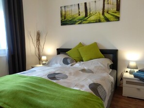 3 chambres, fer et planche à repasser, lit de bébé (gratuit)