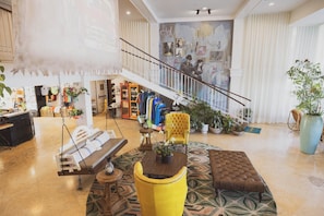 Lobby lounge