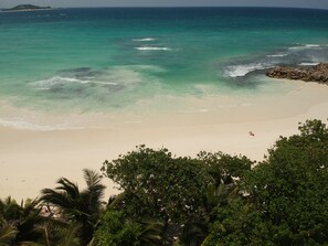 Playa privada, arena blanca, toallas de playa