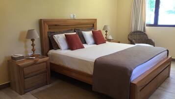 1 bedroom, Egyptian cotton sheets, premium bedding, in-room safe