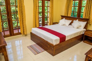 Family Apartment, 3 Bedrooms, River View, Lakeside