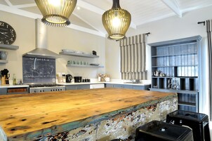 Oven, stovetop, dishwasher, electric kettle