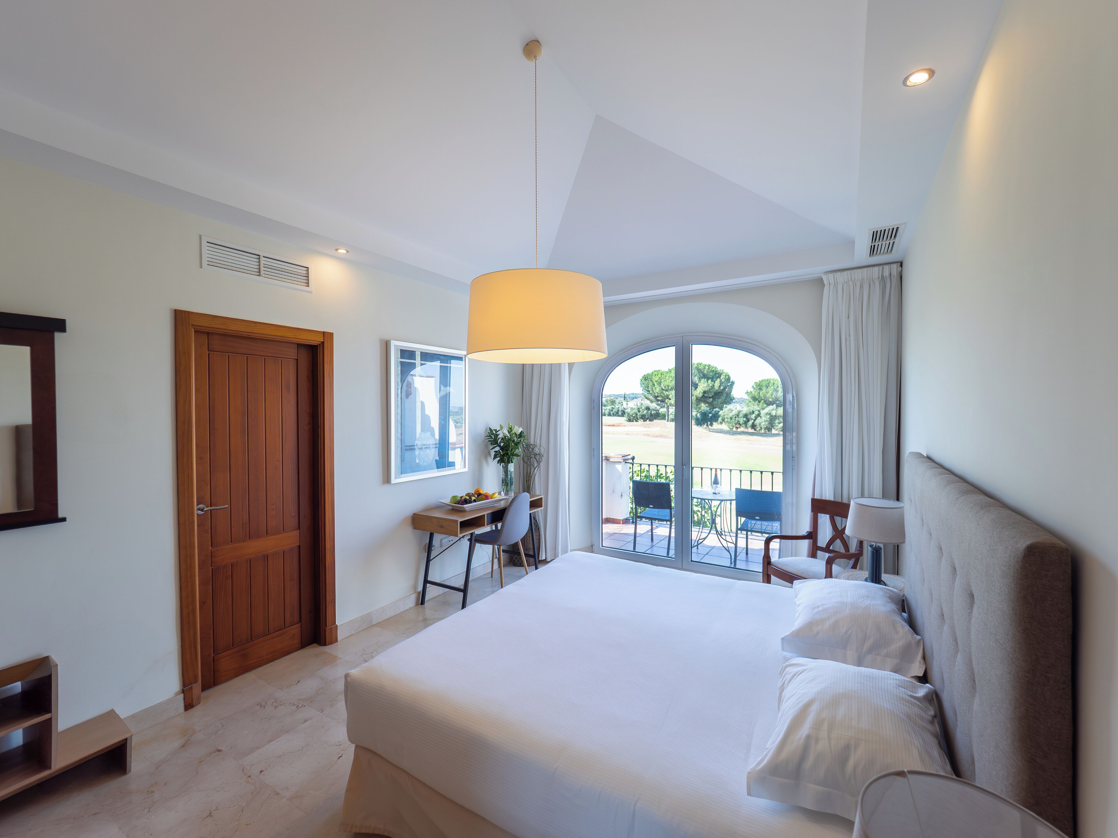 2 bedrooms, premium bedding, in-room safe, desk