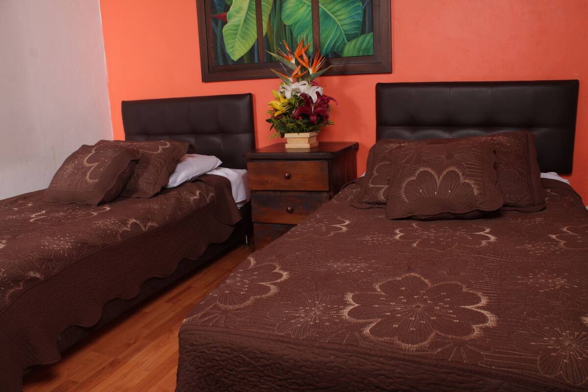 Quarto duplo, 2 camas de solteiro | Comodidades do quarto