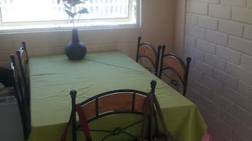 Family Apartment, 3 Bedrooms | In-room dining