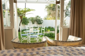 Chambre Deluxe double, 1 très grand lit | Vue sur le jardin