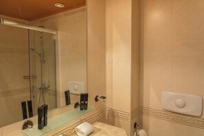 Free toiletries, hair dryer, towels - Golden Pearl Hotel (Sunny Beach)