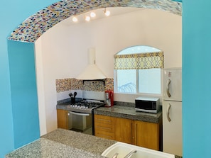 Appart'hôtel Standard, 2 chambres, cuisine, rez-de-chaussée | Cuisine privée | Réfrigérateur, micro-ondes, four, plaque de cuisson