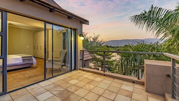 Unit E2 | Terrass/Patio