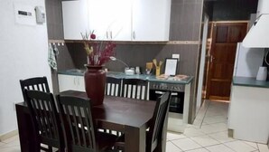 Unclassified image, 4 of 5, button - Rustenburg Self-Catering Units (Rustenburg)