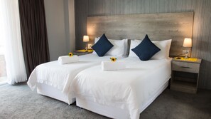 Twin Room  | Minibar, bed sheets - McAllisters on 8th (Durban)