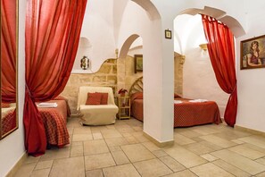 Premium bedding, desk, free cots/infant beds, free WiFi - B&B Borgo San Martino (Monopoli)