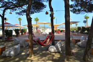 Beach bar - Sandy Beach Resort (Golem)