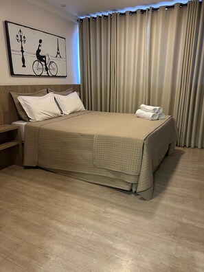 ダブルルーム ダブルベッド 1 台 | ミニバー、デスク、ベビーベッド (無料)、WiFi (無料)