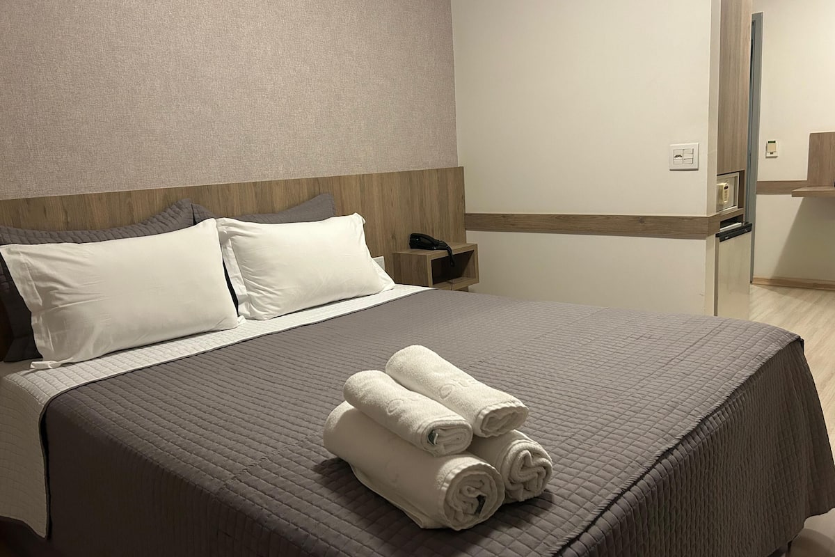 Tweepersoonskamer, 1 tweepersoonsbed | Een minibar, een bureau, gratis babybedden, gratis wifi