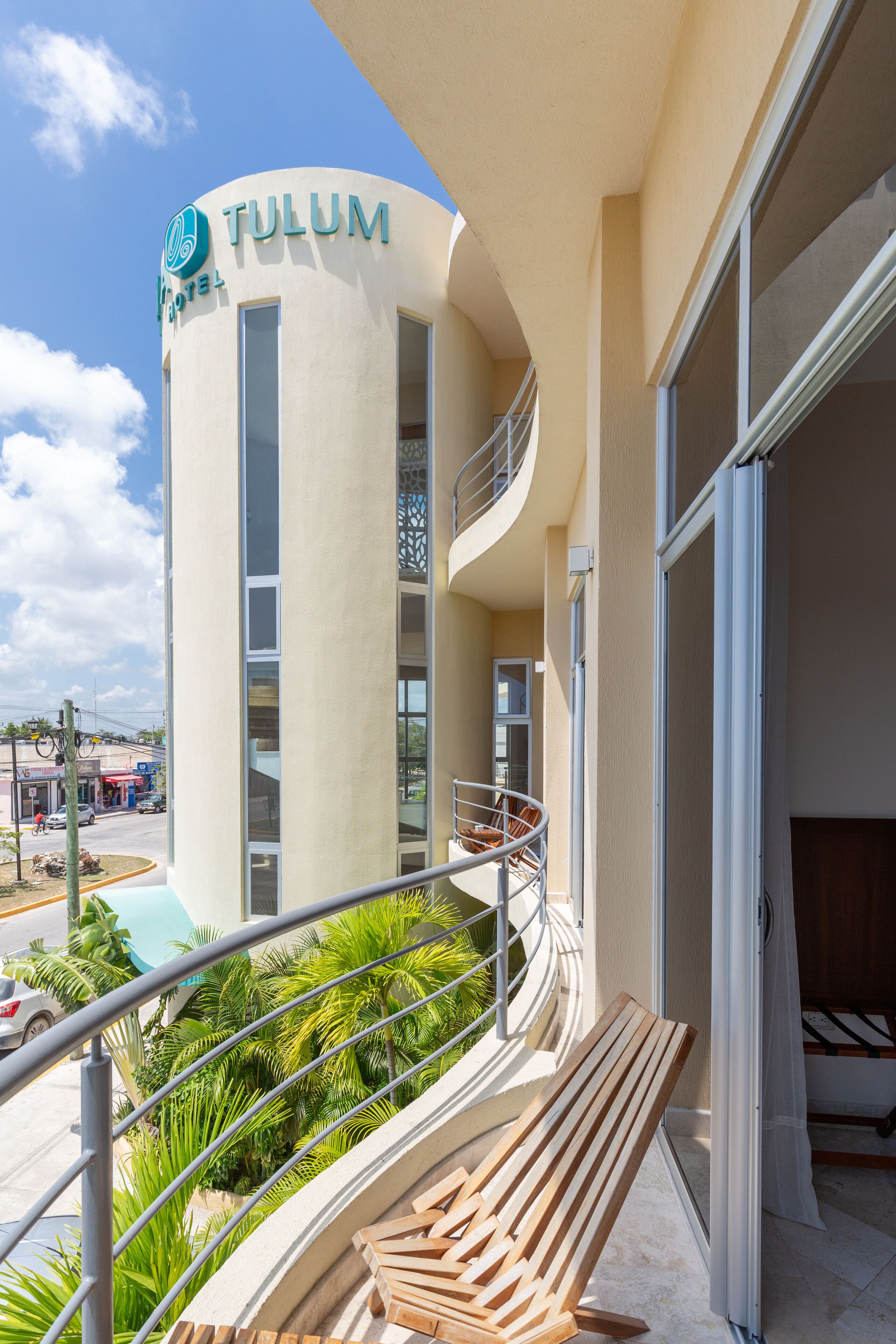 standard double room, 1 king bed, city view | balcony