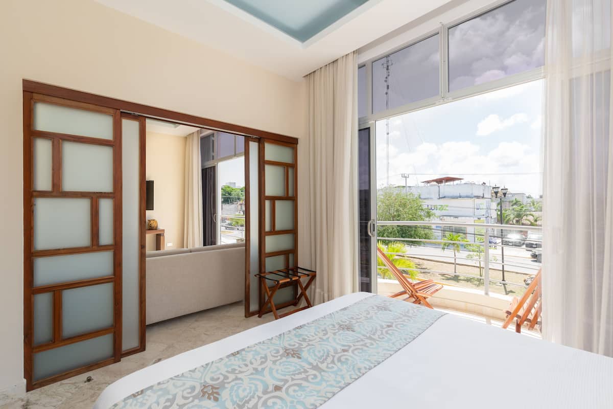 junior suite, 2 bedrooms, city view | 2 bedrooms, minibar, in-room safe, desk