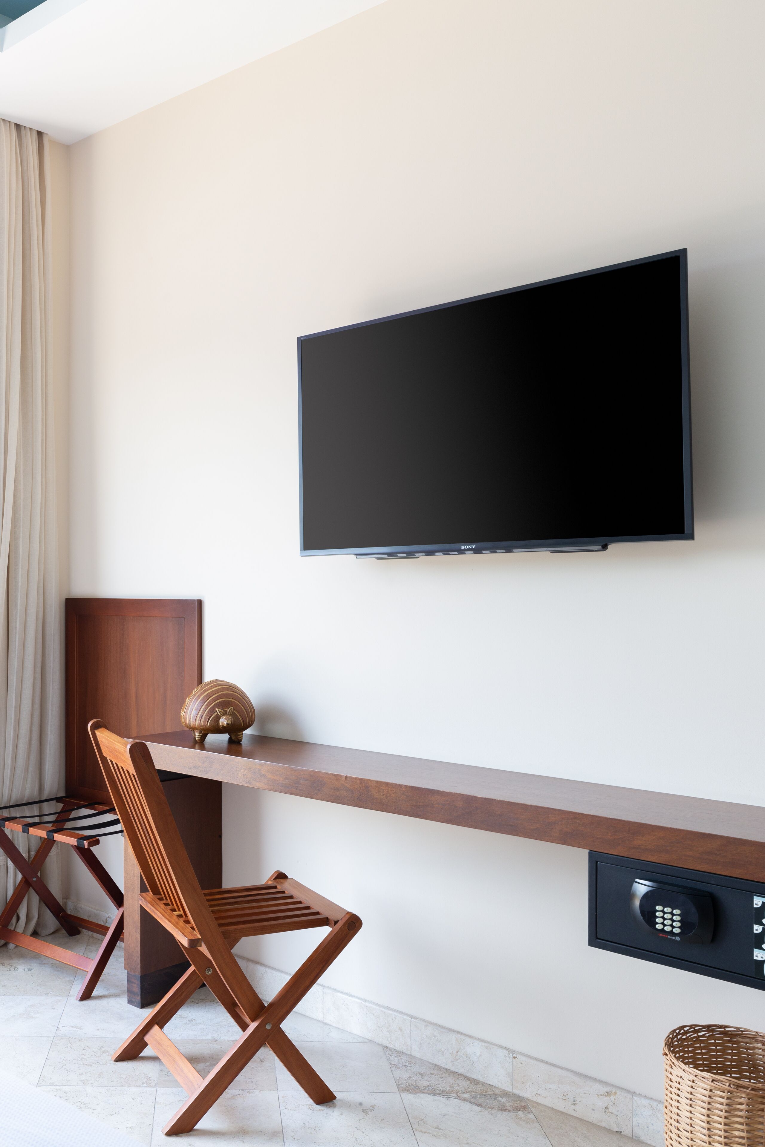 standard double room, 1 king bed, city view | 2 bedrooms, minibar, in-room safe, desk