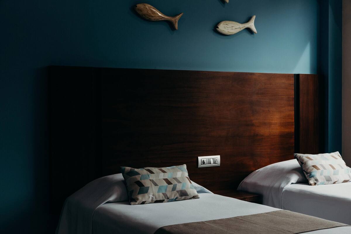 2 bedrooms, minibar, in-room safe, desk