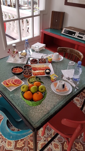 Free daily local cuisine breakfast - Villa Les Palmes (Tunis)