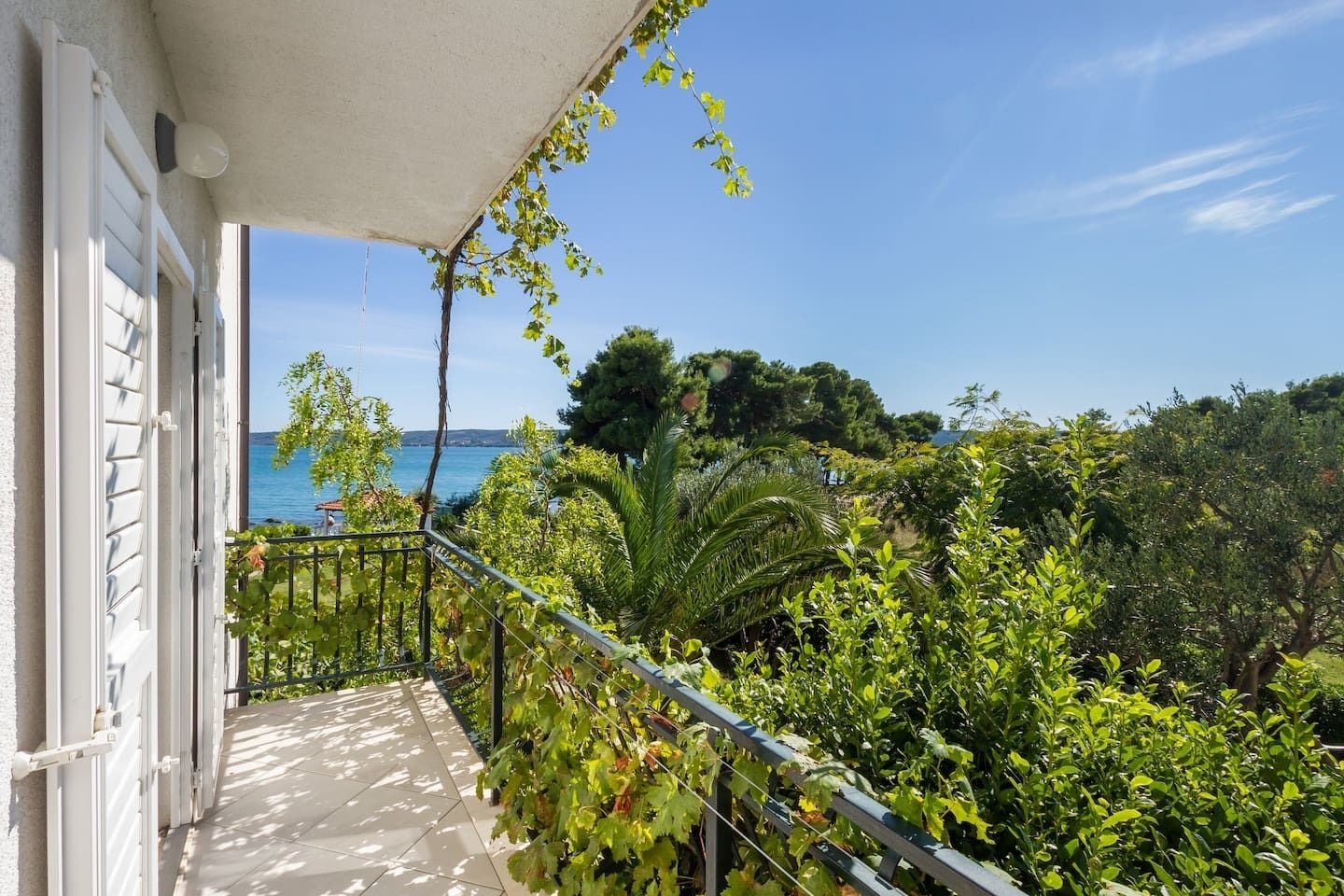 Dormitorio compartido, solo para mujeres, baño compartido, vista al mar | Vista desde la habitación