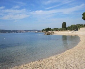 Beach nearby - Hostel Oktarin (Kastela)