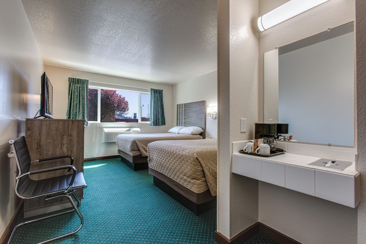 double room, 2 double beds | 1 bedroom, desk, free wifi, bed sheets